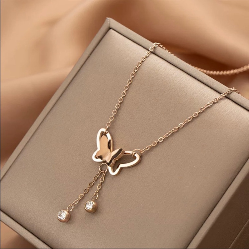 Gold two tone simple chain choker necklace with heart pendant - Picture 2 of 5